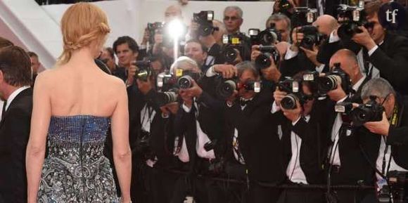 Cannes 2014 : Nicole Kidman est presque tombée dans les escaliers – vidéo