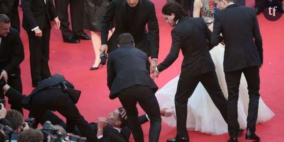 Cannes 2014 : un journaliste attrape la cheville d'America Ferrera, choquée - en vidéo