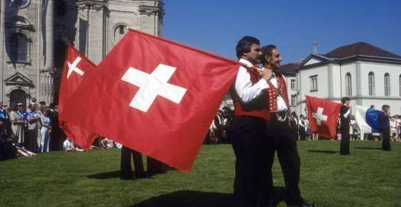 En Suisse, un SMIC à 3300 euros ?