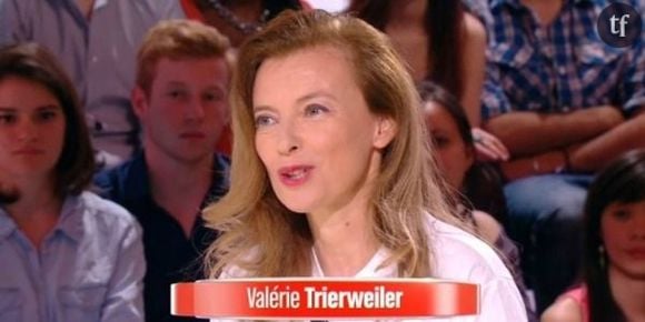 Petit Journal : Valérie Trierweiler a reçu un petit message d'Hollande (vidéo)