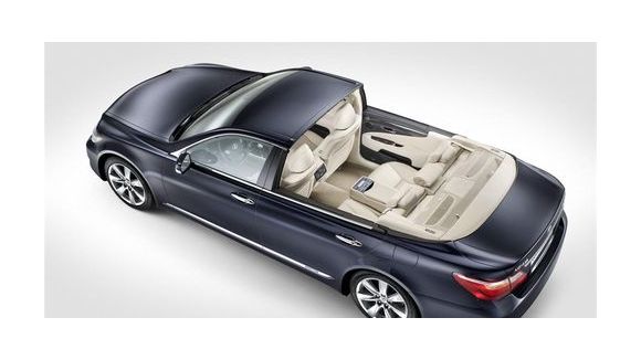 Mariage Albert et Charlène : un carrosse écolo sous forme de Lexus Hybride