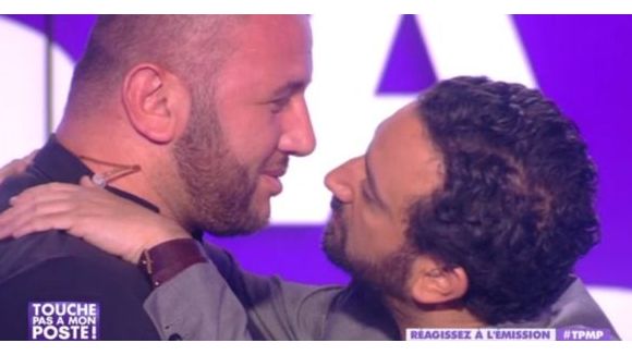 Touche pas à mon poste: les invités s’embrassent sur la bouche - vidéo