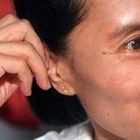 Birmanie : premier voyage d'Aung San Suu Kyi depuis sa libération