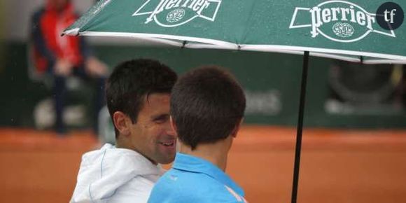 Roland Garros 2014 : Novak Djokovic fait le show avec un ramasseur de balles