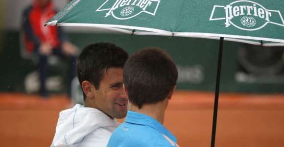 Roland Garros 2014 : Novak Djokovic fait le show avec un ramasseur de balles