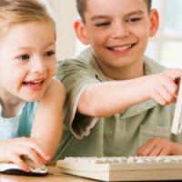 Les 8-17 ans exposent prudemment leur vie privée sur Facebook 