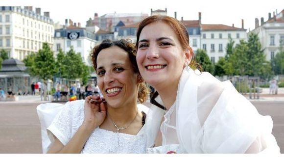 PMA : "343 fraudeuses" réclament son ouverture aux couples lesbiens