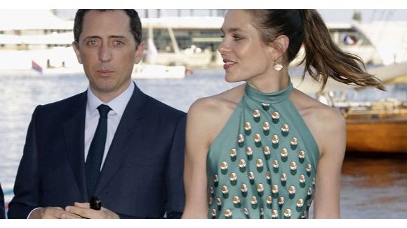 Noé, le fils de Gad Elmaleh et Anne Brochet, en photo dans Paris Match pour le baptême de Raphaël