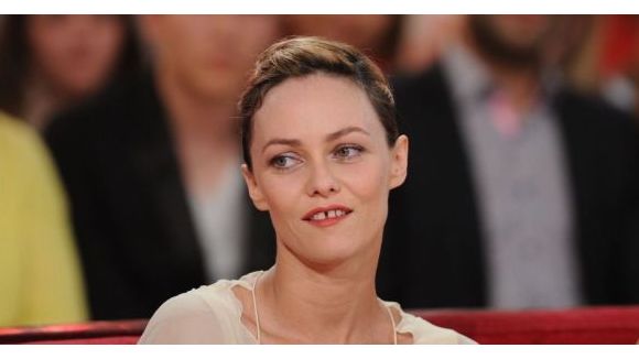 Vanessa Paradis : encore une nouvelle coupe de cheveux pour la chanteuse