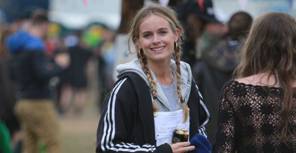 Cressida Bonas oublie le prince Harry dans les bras d'un acteur