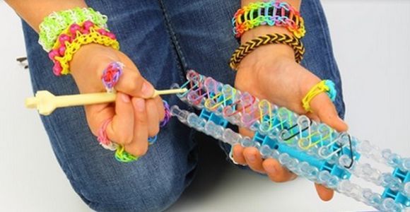 Rainbow Loom : les bracelets élastiques de la récré vont vous faire tisser tout l’été