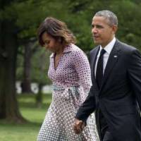 Le couple Obama parle de son premier rendez-vous en amoureux - vidéo