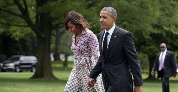 Le couple Obama parle de son premier rendez-vous en amoureux - vidéo