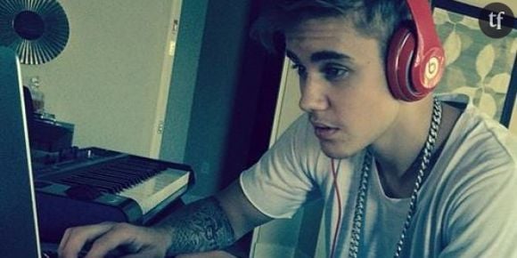 Justin Bieber : il enregistre une chanson sans brancher son casque (Photo buzz)