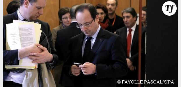 François Hollande serait totalement addict aux SMS 