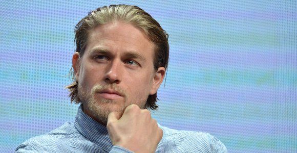 50 Shades of Grey : Charlie Hunnam est fan d'E. L. James