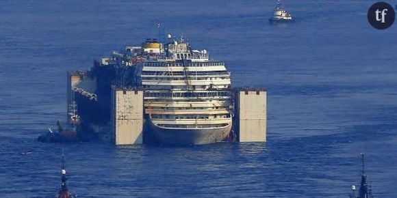 L’épave du Costa Concordia entre dans le port de Gênes - timelapse