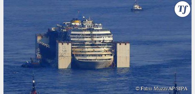 L’épave du Costa Concordia entre dans le port de Gênes - timelapse