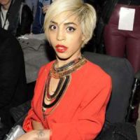 Qui est Jillian Mercado, la mannequin en fauteuil roulant qui révolutionne la mode ?