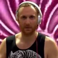 David Guetta: son regard vitreux laisse les internautes perplexes - video