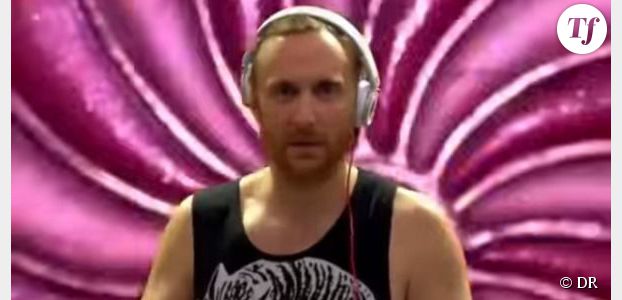 David Guetta: son regard vitreux laisse les internautes perplexes - video