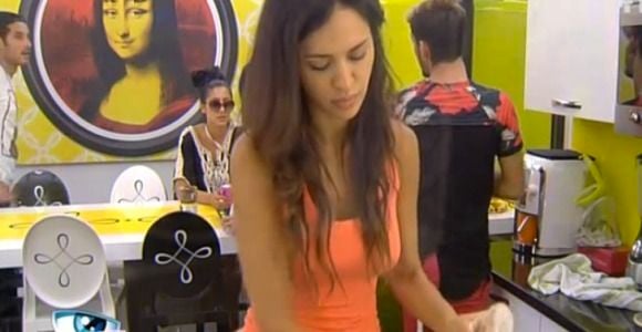 Clash à Secret Story : Leila refuse qu'on lave la "vaisselle dans les chiottes” (vidéo)