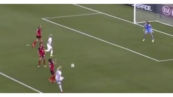 Football : l'incroyable but de l'équipe de France féminine des moins de 20 ans (vidéo)