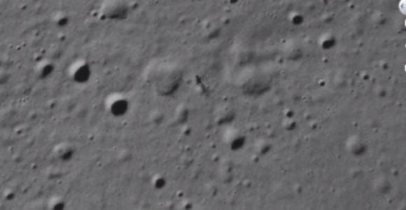 Une étrange silhouette repérée sur la Lune - en vidéo