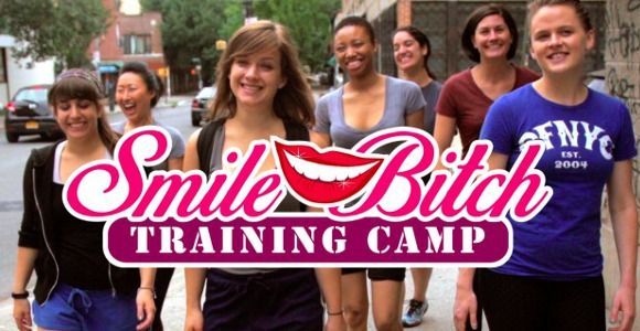 Smile Bitch Training Camp : la parodie qui ridiculise le harcèlement de rue