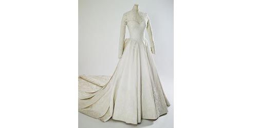 Buckingham Palace expose la robe de mariée de Kate Middleton