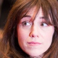 Charlotte Gainsbourg trouve qu'elle a l'air d'une gourde en robe