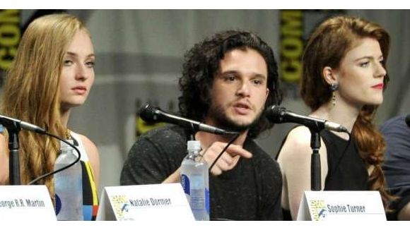 Game of Thrones : les acteurs se mettent aussi au Ice Bucket Challenge - vidéos