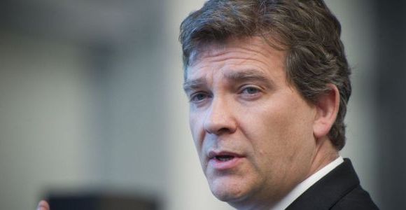 Arnaud Montebourg et le sexisme à la papa - vidéo