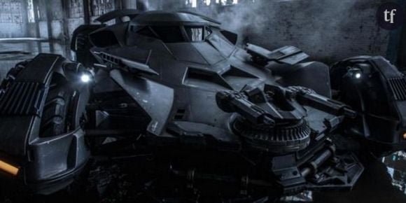 Batman V Superman Dawn of Justice : la photo de la Batmobile