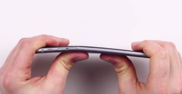 iPhone 6 : un smartphone trop fragile qui peut se tordre dans votre poche ?