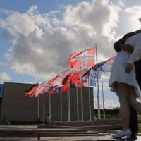 Au Mémorial de Caen, un baiser forcé, érigé en statue, fâche les féministes