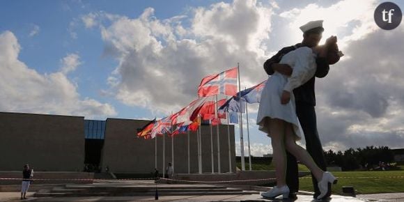 Au Mémorial de Caen, un baiser forcé, érigé en statue, fâche les féministes