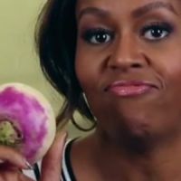 Michelle Obama : elle danse avec un navet - Vidéo