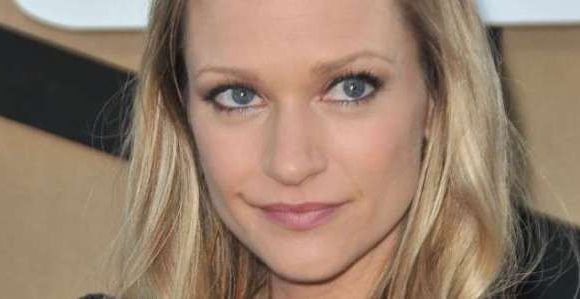 A.J. Cook (Esprits Criminels) : "Ça ne m'étonnerait pas que JJ devienne folle et commette des meurtres"