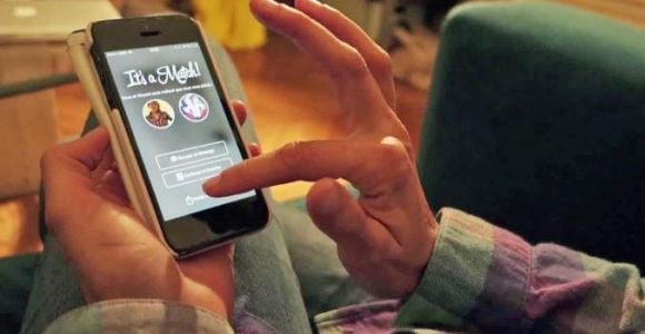 Love me Tinder : la drague géolocalisée sur France 4 Replay