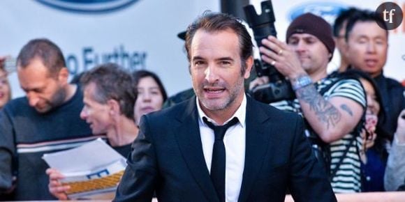 Jean Dujardin "s’auto-soûle" à force de se voir dans les magazines