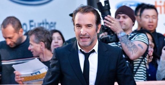 Jean Dujardin "s’auto-soûle" à force de se voir dans les magazines