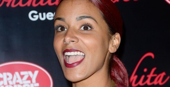 Shy'm ne regrette pas du tout d'avoir embrassé une femme