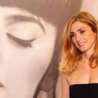 Julie Gayet plus populaire que Nabilla sur Internet