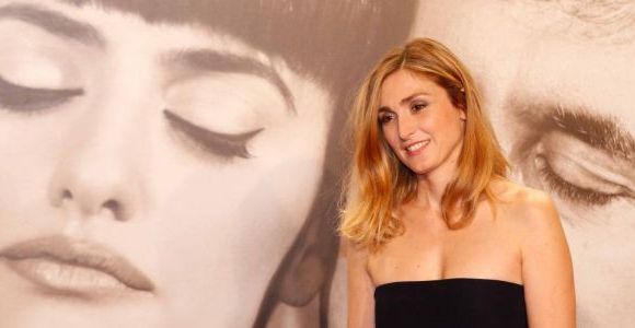 Julie Gayet plus populaire que Nabilla sur Internet