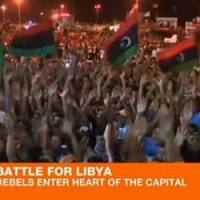 Libye : les forces rebelles traquent Kadhafi toujours introuvable