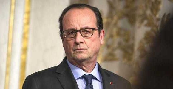 François Hollande : la photo qui fait rire le web