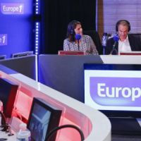 Cyril Hanouna recrute Michèle Laroque et Nelson Montfort sur Europe 1