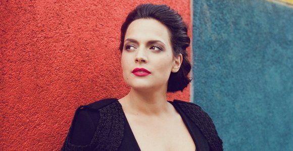 Qui est Nach, soeur de M et petite dernière du clan Chedid ?