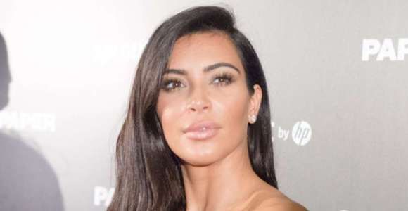 Kim Kardashian : cet artiste repeint ses fesses avec son pénis